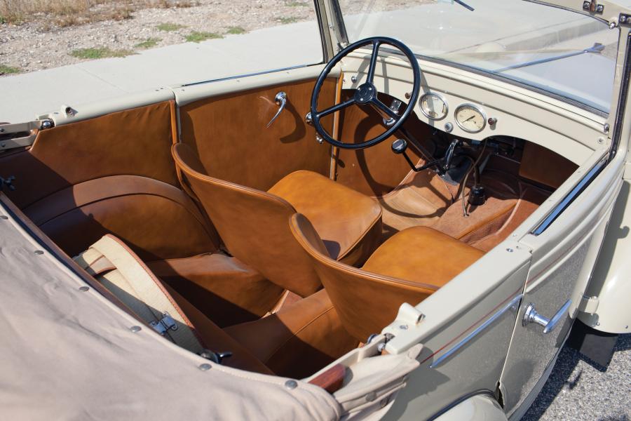 Интерьер American Bantam Convertible Coupe 1941 года  (фото 14 из 24)